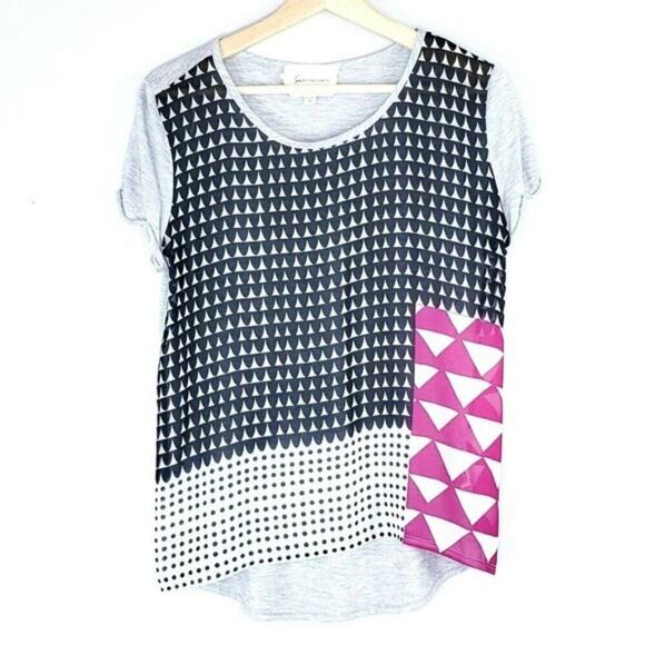 Two By Vince Camuto Geometric Print Short Sleeve T Shirt Pullover Blouse - Picture 1 of 4